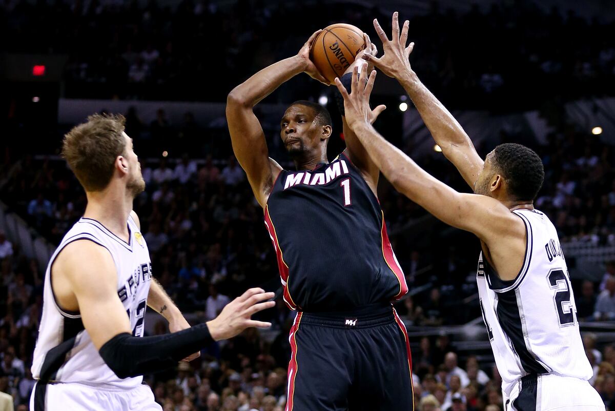 Chris Bosh Posterizes Danny Green With Huge 2 Handed Dunk In Game 2 Of Finals Bleacher Report Latest News Videos And Highlights