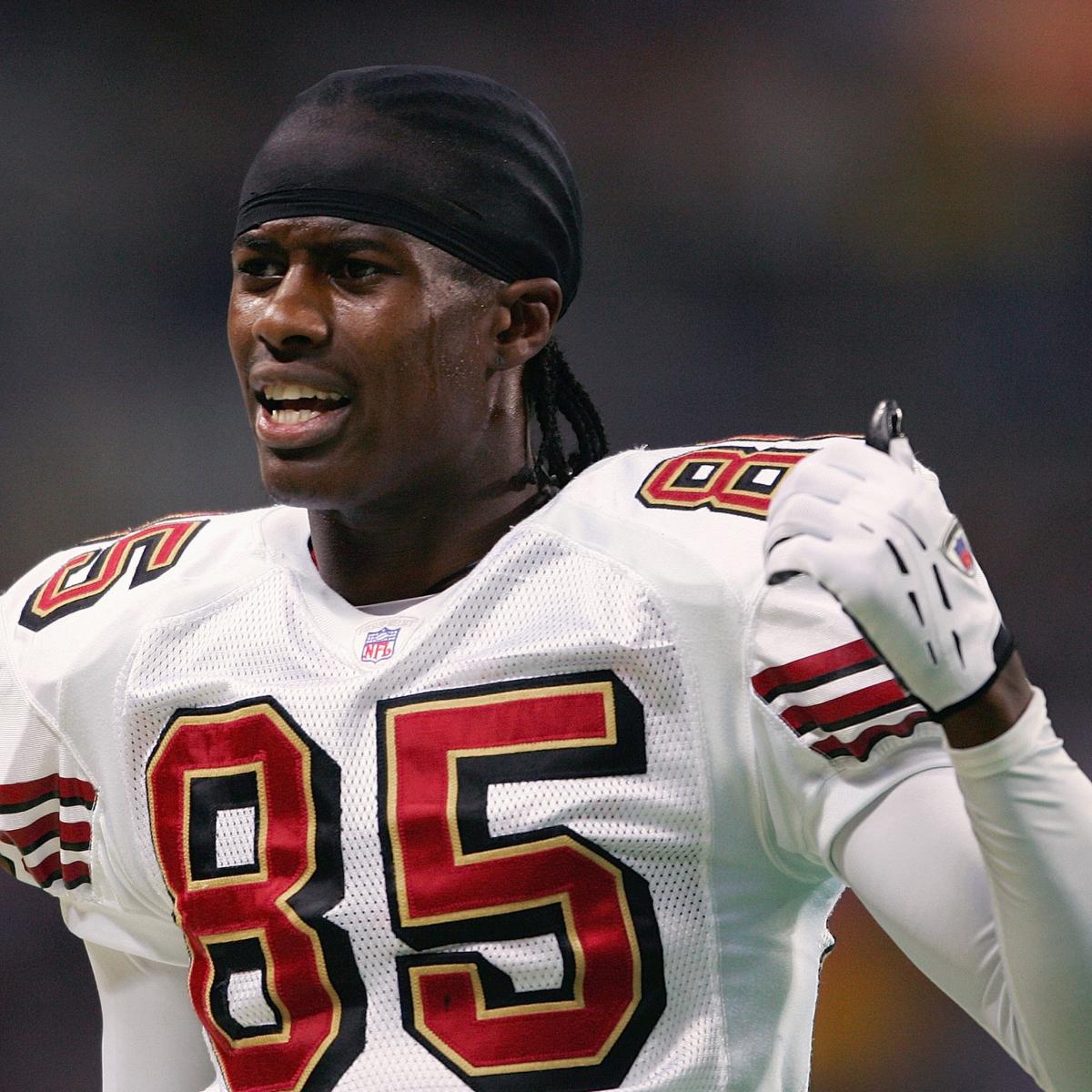 49ERSNORTON-C-17SEP00-SP-MAC San Francisco Forty Niners v. St. Louis Rams.  49ers 51- Ken NOrton and 99- Brentson Buckner show looks of concern as  their teammate Junior Bryant is tened to after an injury