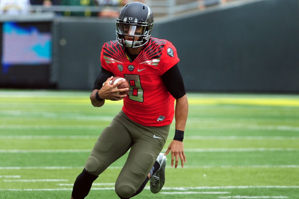 An Early Look at the Top Quarterbacks in the 2015 NFL Draft News