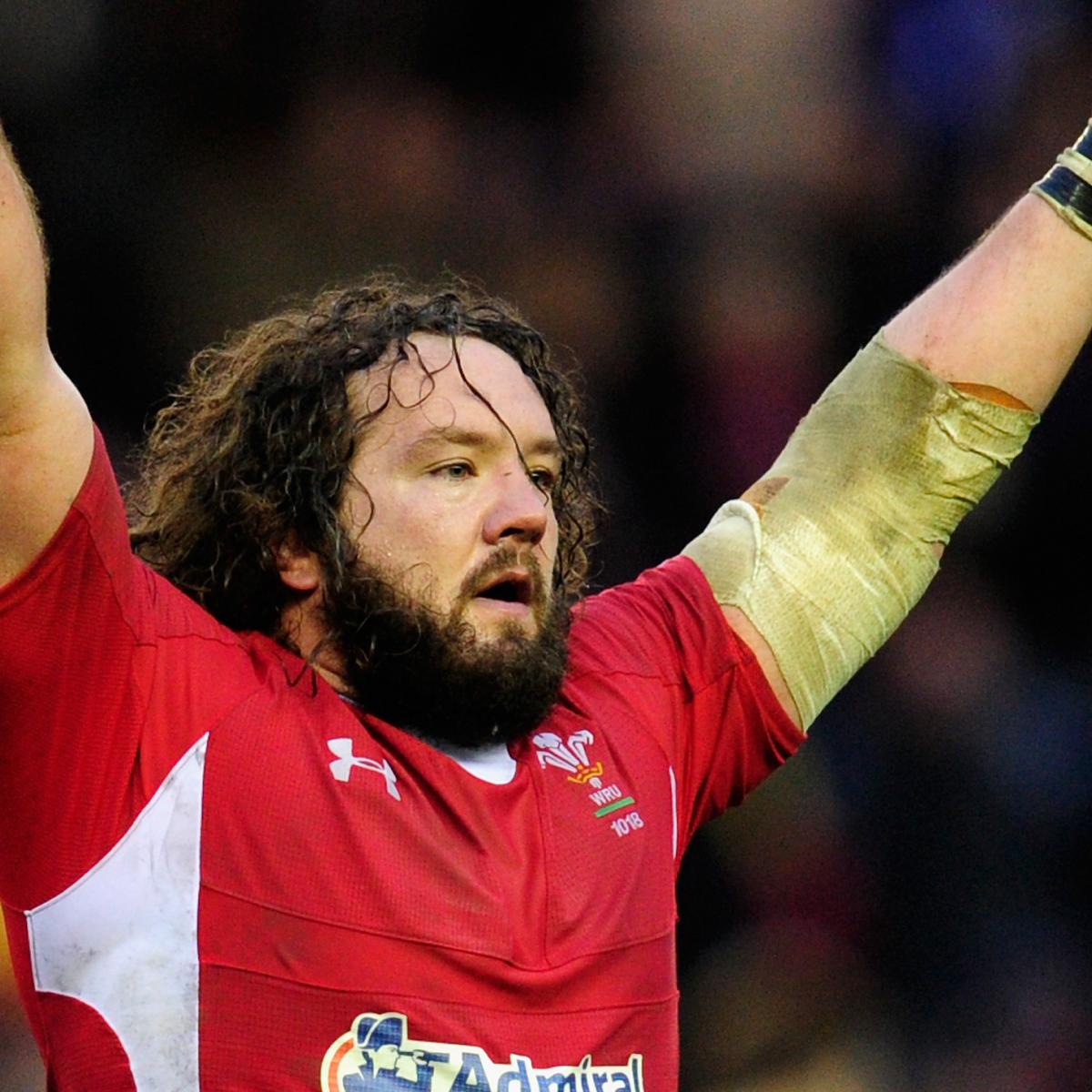 Celtic Warriors kicker Neil Jenkins makes a point to his team mates News  Photo - Getty Images