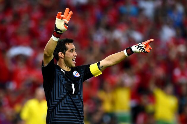 足球运动员克劳迪奥·布拉沃介绍