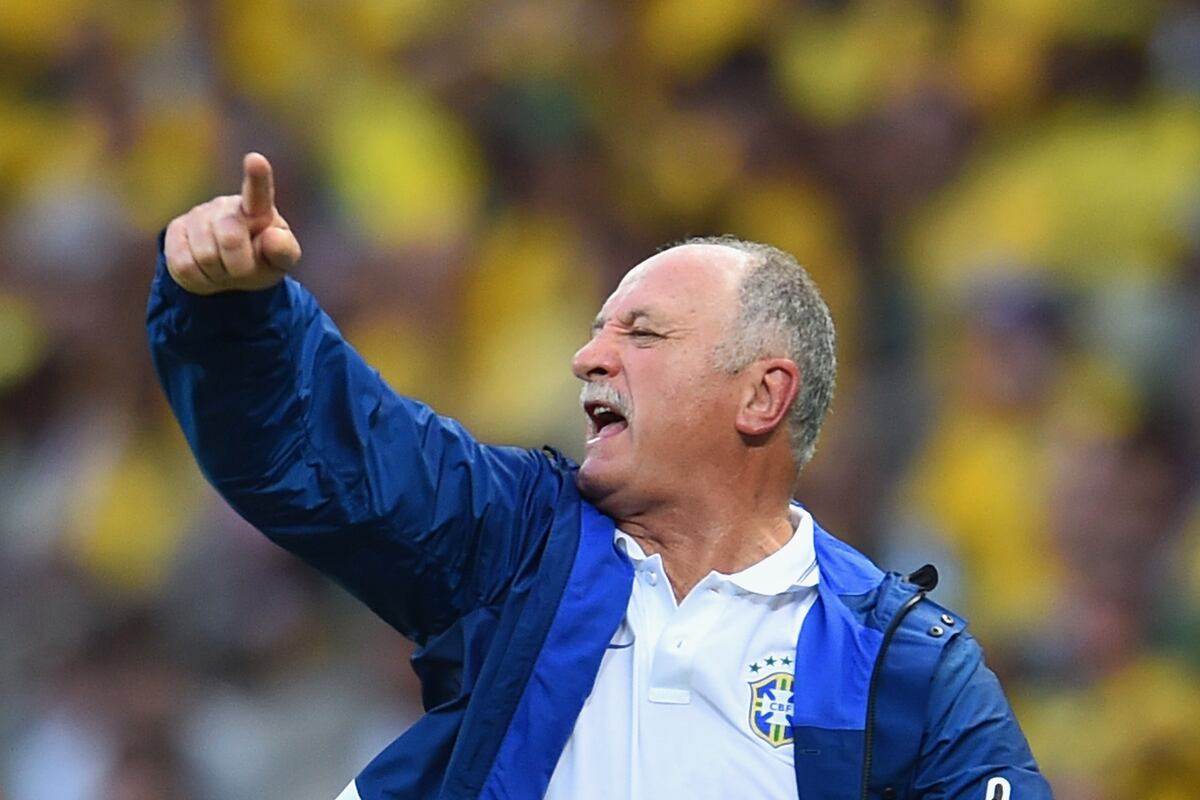 Luiz Felipe Scolari Could Make Tactical Switch for Cameroon Clash
