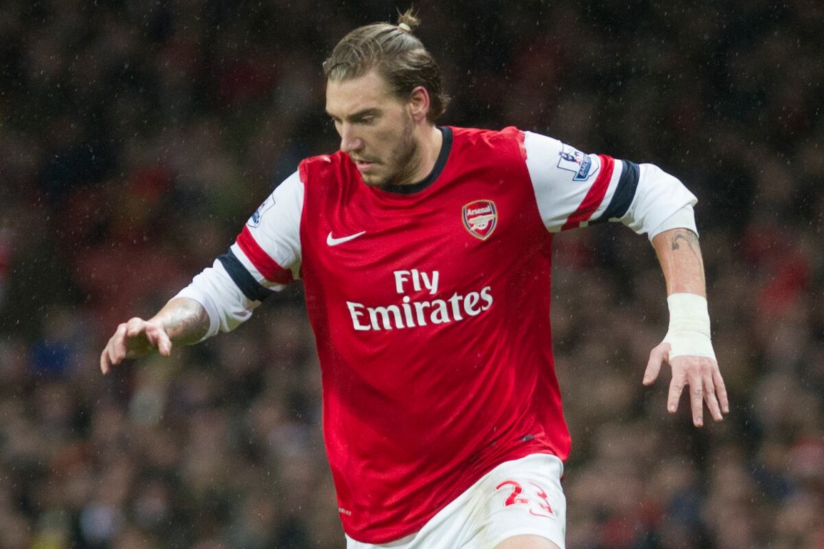 bendtner arsenal jersey