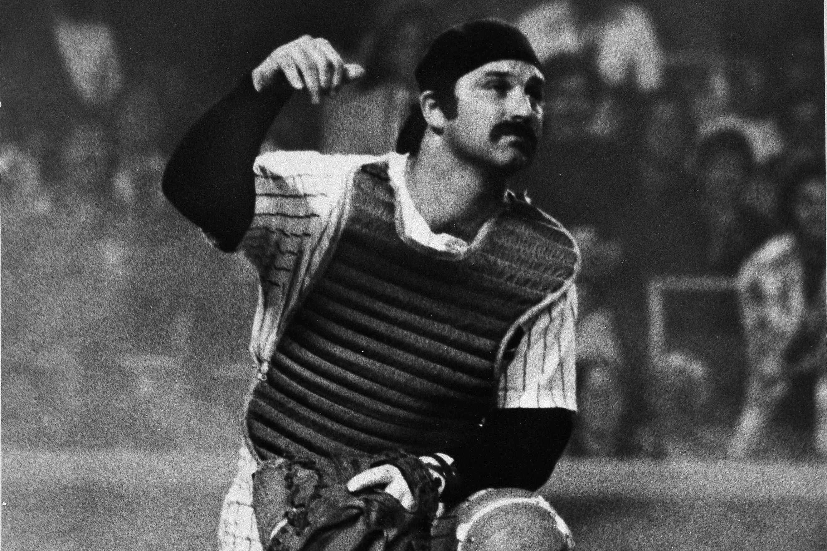 1973 FILE: Thurman Munson of the New York Yankees holding his 1973 Gold  Glove Award at Yankee Stadium in the Bronx, New York. (Icon Sportswire via  AP Images Stock Photo - Alamy