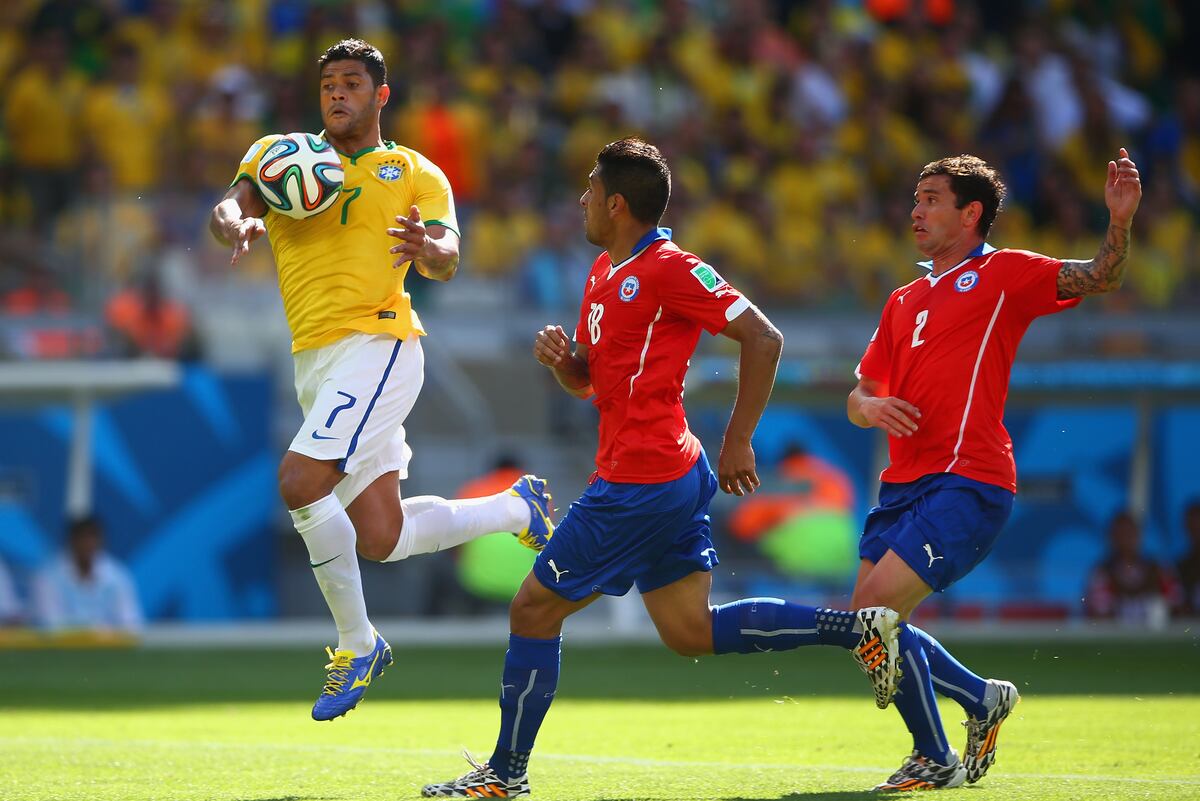 Hulk Goal for Brazil vs. Chile Ruled out for Handball by
