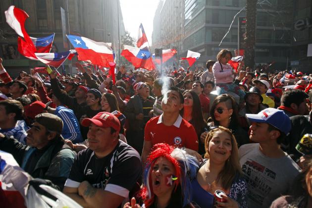Chile soccer fans watch their team's World Cup round of 16 match with Brazil on TV in Santiago, Chile, Saturday, June 28, 2014. Chile lost the match to Brazil 3-2 on penalties after the game ended 1-1. (AP Photo/Luis Hidalgo)