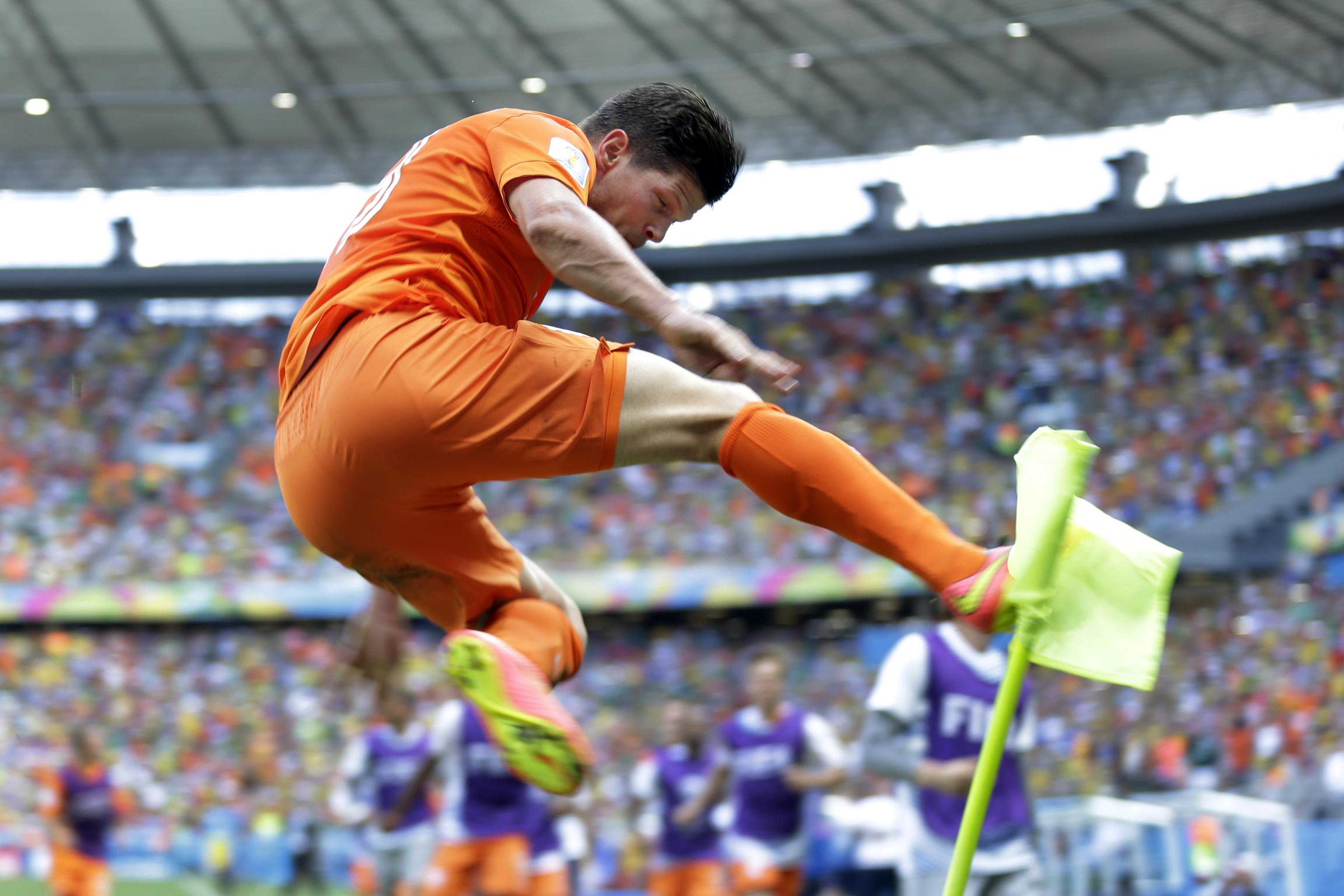 BBC Sport - Klaas Jan Huntelaar scored a penalty in stoppage time as  Netherlands recorded a dramatic victory over Mexico to reach the #WorldCup  quarter-finals. KNVB were a goal down with two