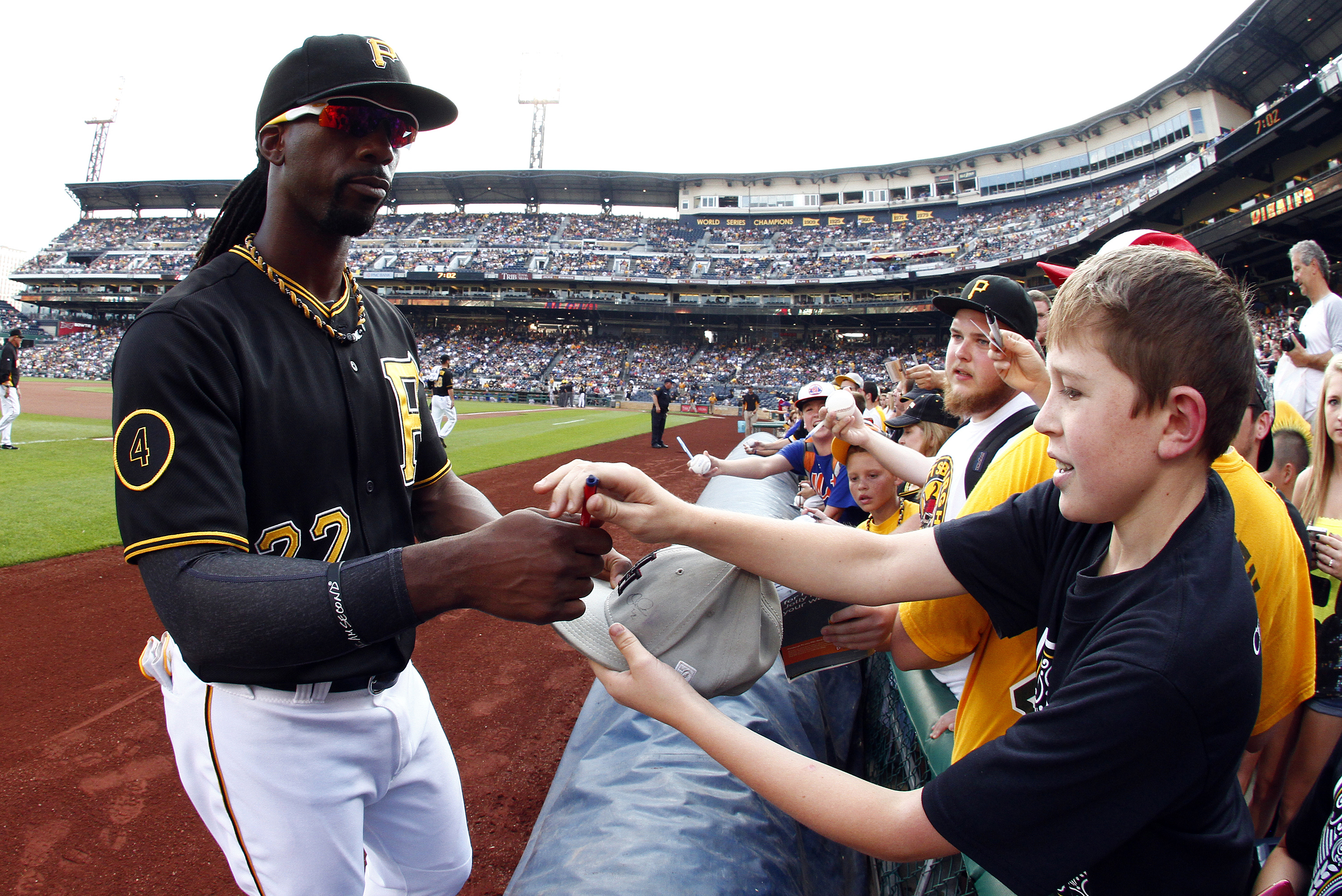 Pirates Honor 1979 Series Champs, Then Top Phillies