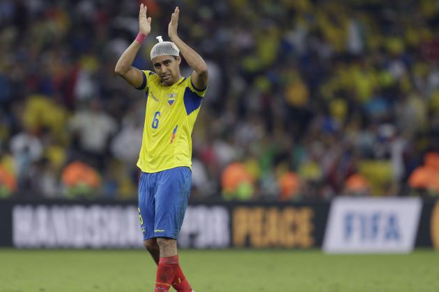 Ecuador's Cristhian Noboa applauds supporters following Ecuador's 0-0 tie with France during the group E World Cup soccer match between Ecuador and France at the Maracana Stadium in Rio de Janeiro, Brazil, Wednesday, June 25, 2014. (AP Photo/Natacha Pisarenko)