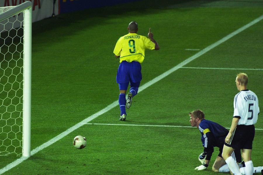 What are some of the most iconic World Cup finals performances