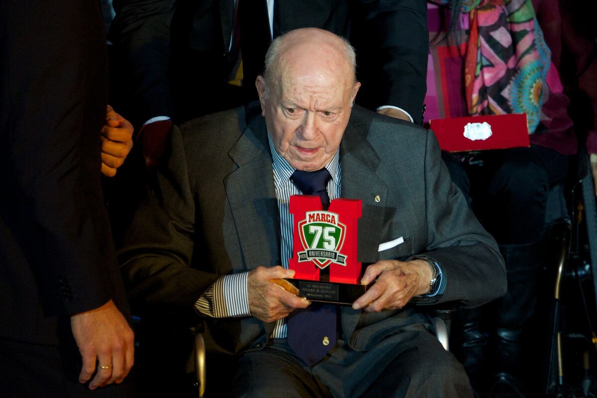 Real Madrid Legend Alfredo Di Stefano Passes Away News, Scores