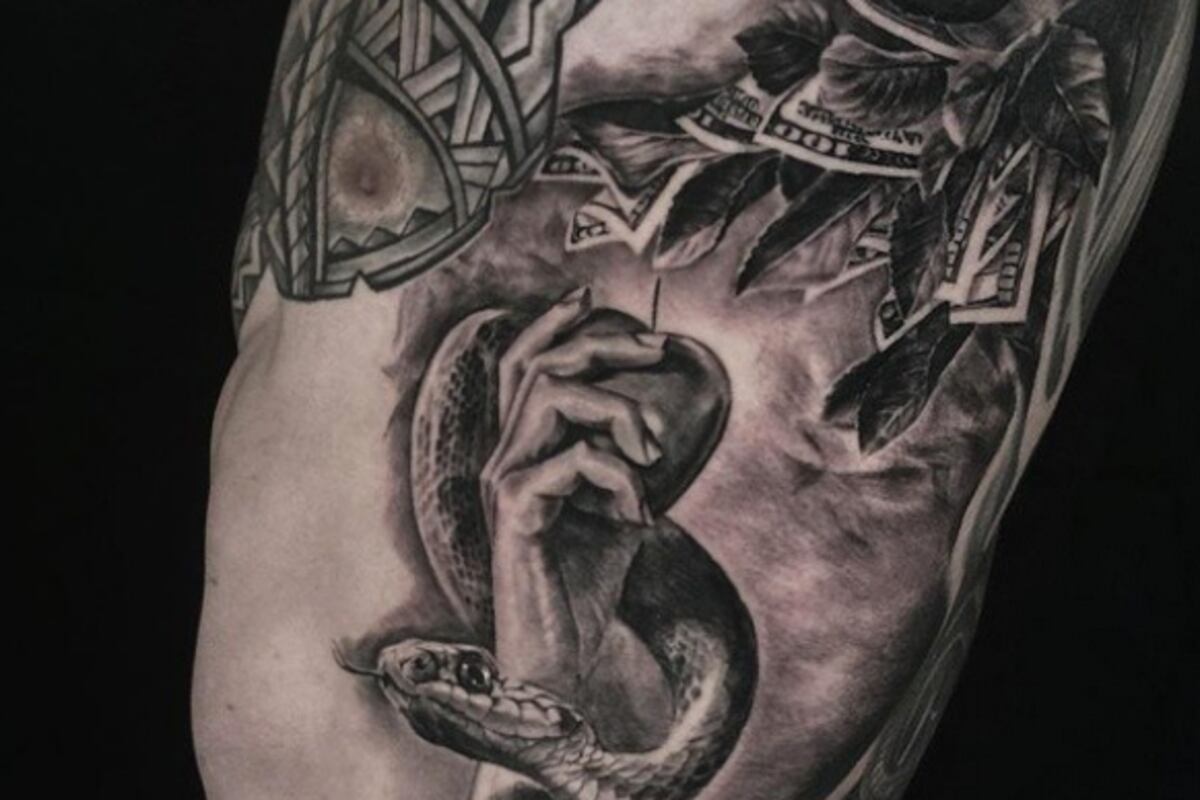 Kaepernick Tattoo - Kaepernick sparks tattoo controversy - Niner Insider / He said, the first one i got was psalm 18:39, a scroll on my right shoulder.