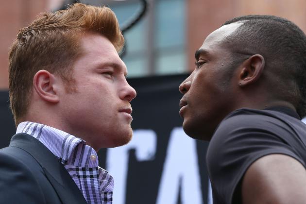 LOS ANGELES, CA - MAY 06:  Boxers Canelo Alvarez (L) and Erislandy Lara face off onstage prior to the press conference for Canelo Alvarez v Erislandy Lara on May 6, 2014 in Los Angeles, California.  (Photo by Victor Decolongon/Getty Images)
