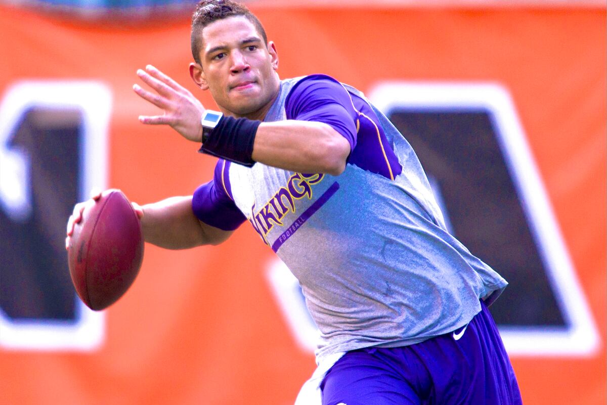 Predicting Where Top Remaining NFL Free Agents Will Sign News Scores