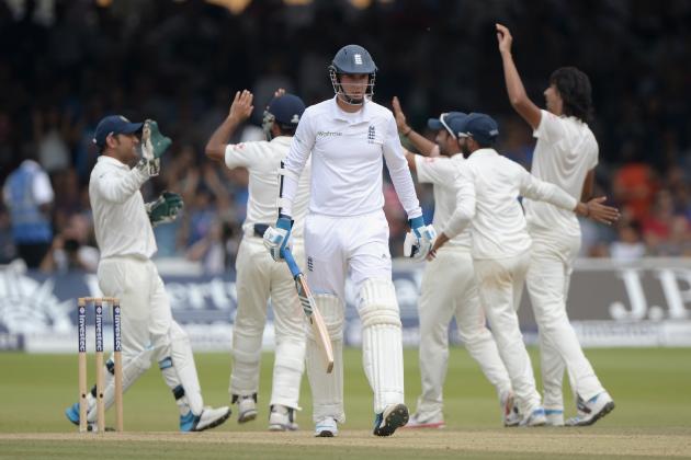 LONDON, ENGLAND - JULY 21:  Stuart Broad of England leaves the field after being dismissed by Ishant Sharma of India during day five of 2nd Investec Test match between England and India at Lord's Cricket Ground on July 21, 2014 in London, United Kingdom.  (Photo by Gareth Copley/Getty Images)