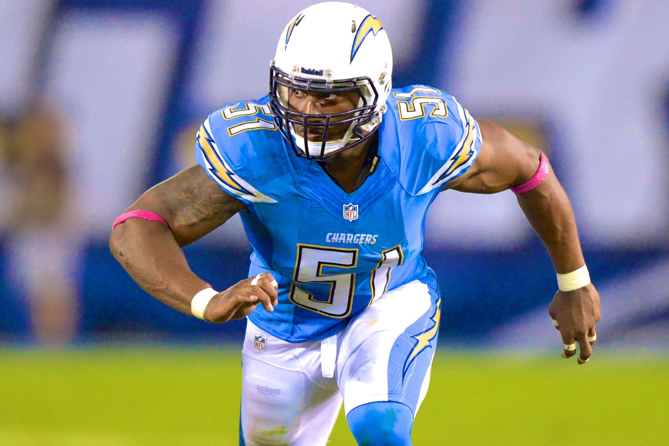 San Diego Chargers linebacker Larry English before an NFL pre-season  football game against the San Francisco 49ers Friday, Sept. 4, 2009 in San  Diego. (AP Photo/Denis Poroy Stock Photo - Alamy