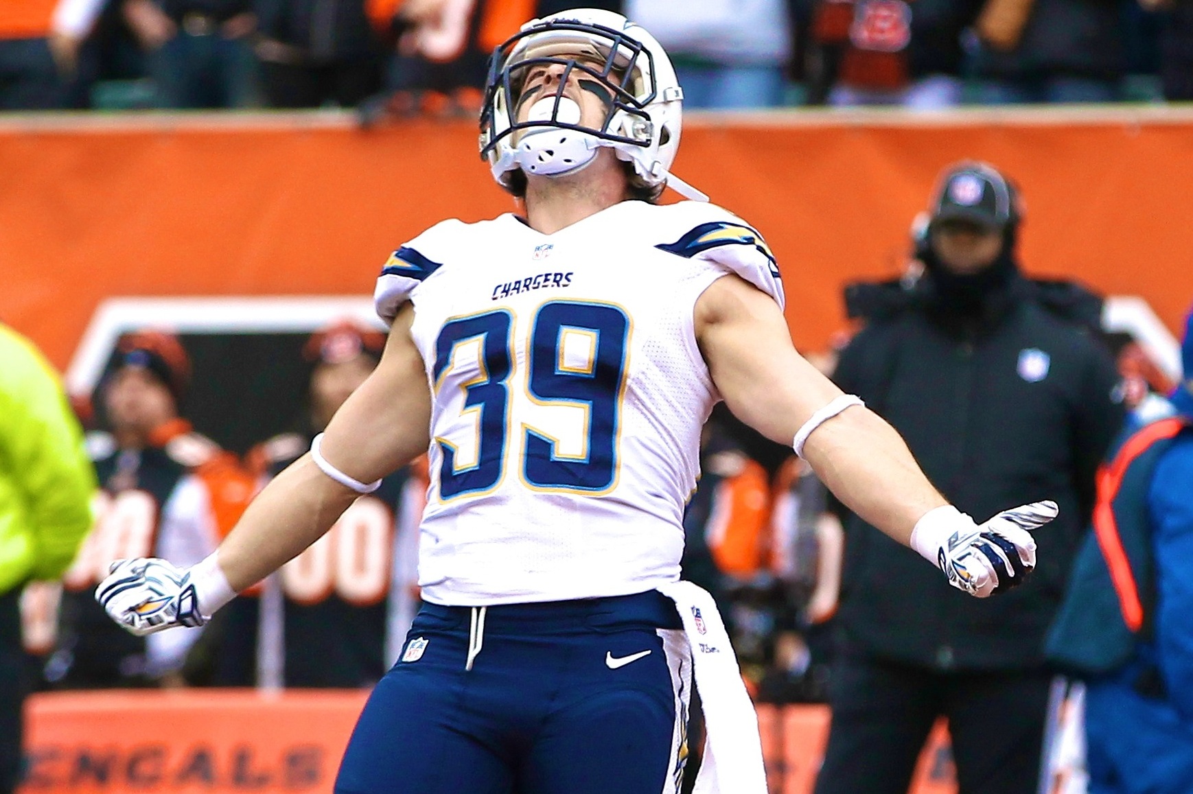 Chargers' Danny Woodhead is lost for season with broken leg - Los