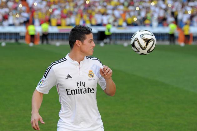 MADRID, SPAIN - JULY 22:  James Rodriguez controls the ball during his unveiling as a new Real Madrid player at the Santaigo Bernabeu stadium on July 22, 2014 in Madrid, Spain. Real agreed to buy Rodriguez from AS Monaco for the next six seasons for an undisclosed transfer fee.  (Photo by Denis Doyle/Getty Images)