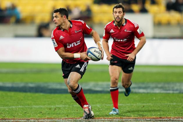WELLINGTON, NEW ZEALAND - JUNE 28: Dan Carter of the Crusaders looks to pass with Tom Taylor in support during the round 17 Super Rugby match between the Hurricanes and the Crusaders at Westpac Stadium on June 28, 2014 in Wellington, New Zealand. (Photo by Hagen Hopkins/Getty Images)