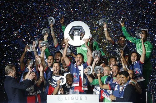 PSG - Paris Saint-Germain - 🔝📊 For the 1️⃣5️⃣th time, Paris Saint-Germain  is top of Ligue 1 at the midway point, at least 5️⃣ times more than any  other team in the