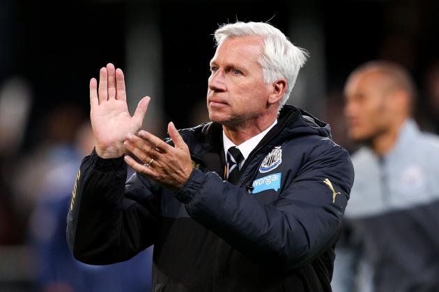 DUNEDIN, NEW ZEALAND - JULY 22:  Manager Alan Pardew of Newcastle United applauds the crowd at the final whistle during the international friendly match between Newcastle United and Sydney FC at Forsyth Barr Stadium on July 22, 2014 in Dunedin, New Zealand.  (Photo by Hagen Hopkins/Getty Images)