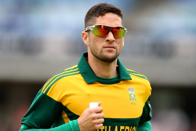 PORT ELIZABETH, SOUTH AFRICA - NOVEMBER 27: Wayne Parnell of South Africa during the 2nd One Day International match between South Africa and Pakistan at AXXESS St Georges on November 27, 2013 in Port Elizabeth, South Africa. (Photo by Richard Huggard/Gallo Images/Getty Images)
