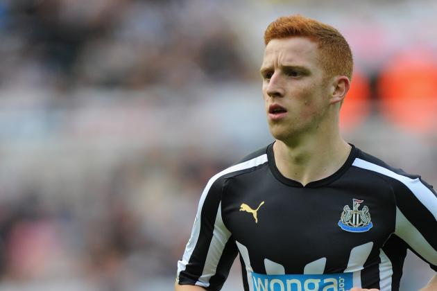 NEWCASTLE UPON TYNE, ENGLAND - AUGUST 17:  Newcastle player Jack Colback in action during the Barclays Premier League match between Newcastle United and Manchester City at St James' Park on August 17, 2014 in Newcastle upon Tyne, England.  (Photo by Stu Forster/Getty Images)