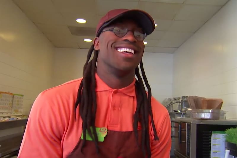 49ers Vernon Davis Goes Undercover At Jamba Juice To Prank Fans 49ers Vernon Davis Goes Undercover At Jamba Juice To Prank Fans