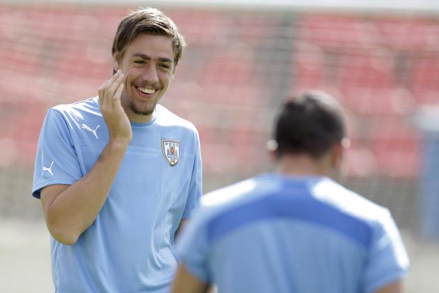 Uruguay's Sebastian Coates trains in the Arena do Jacare Stadium during the World Cup in Sete Lagoas, Brazil, Friday, June 20, 2014. (AP Photo/Bruno Magalhaes)