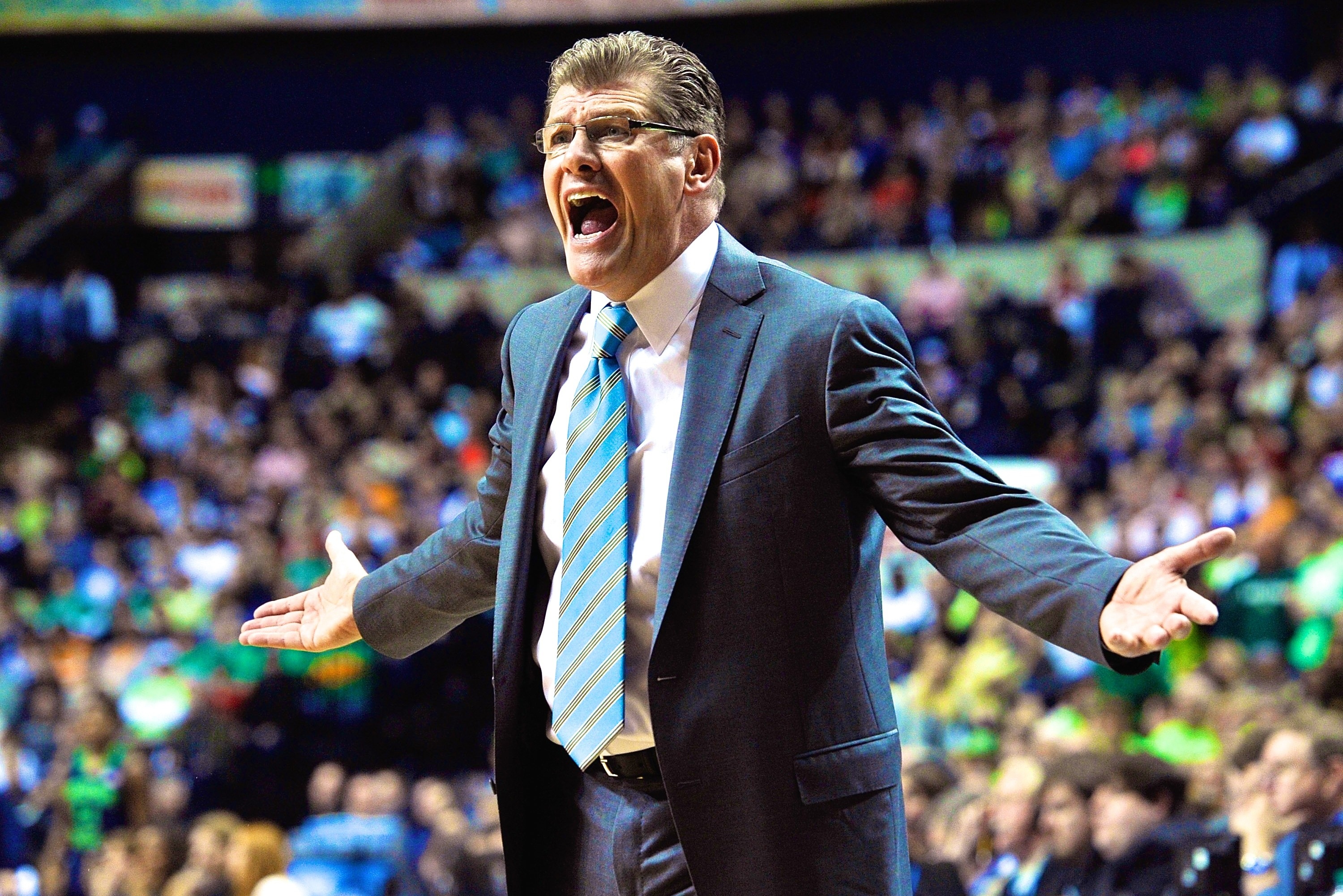 Geno Auriemma's congratulatory call to Mo'ne Davis broke NCAA rule