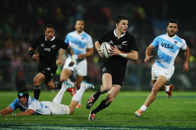 NAPIER, NEW ZEALAND - SEPTEMBER 06:  Beauden Barrett of the All Blacks makes a break during The Rugby Championship match between the New Zealand All Blacks and Argentina at McLean Park on September 6, 2014 in Napier, New Zealand.  (Photo by Hannah Peters/Getty Images)