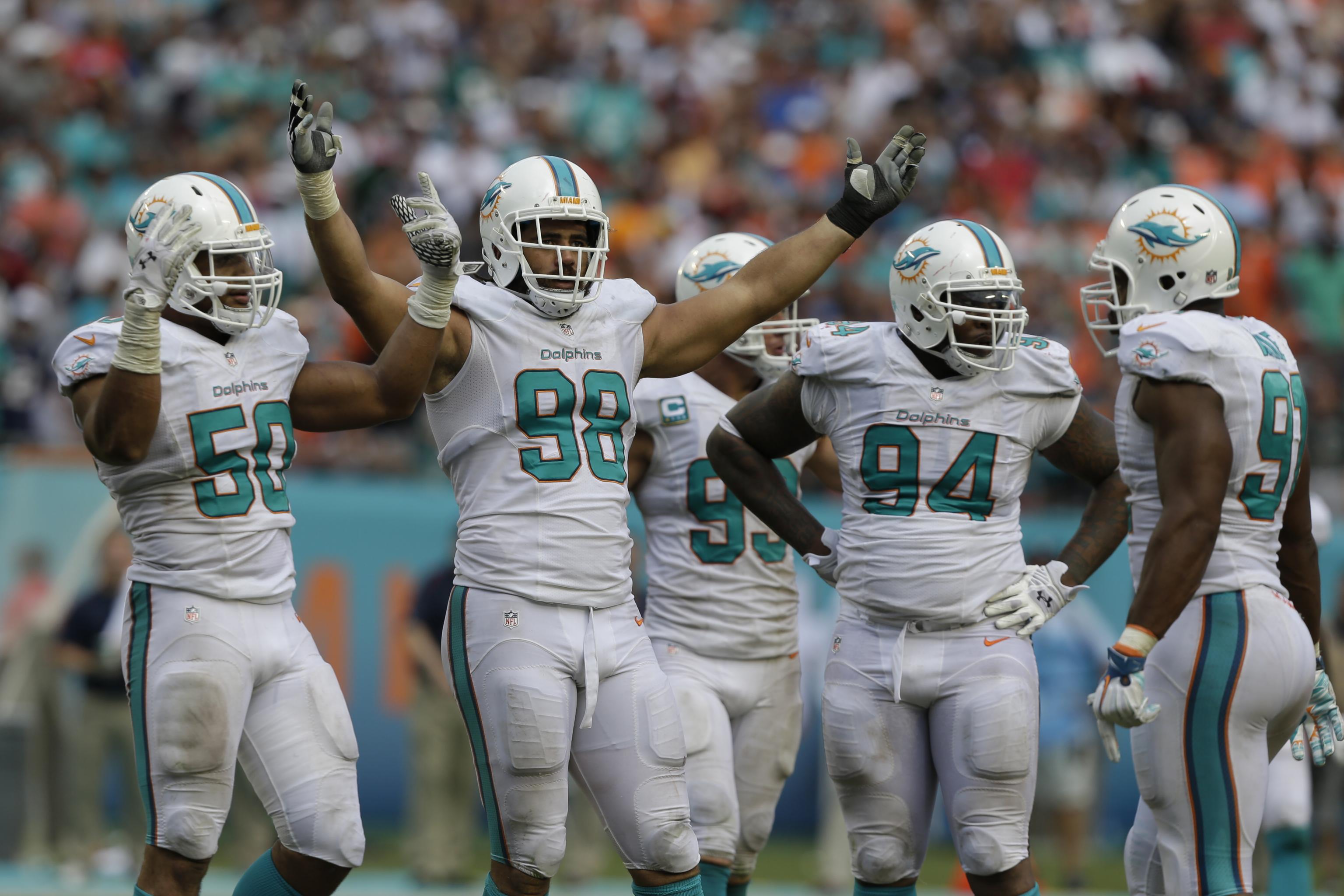 Dolphins dominate 2nd half, top Patriots 33-20