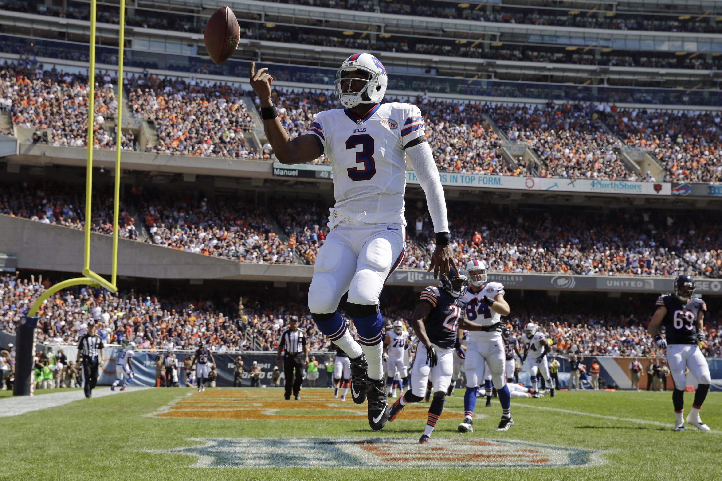 Buffalo Bills quarterback EJ Manuel (3) warms up before the game