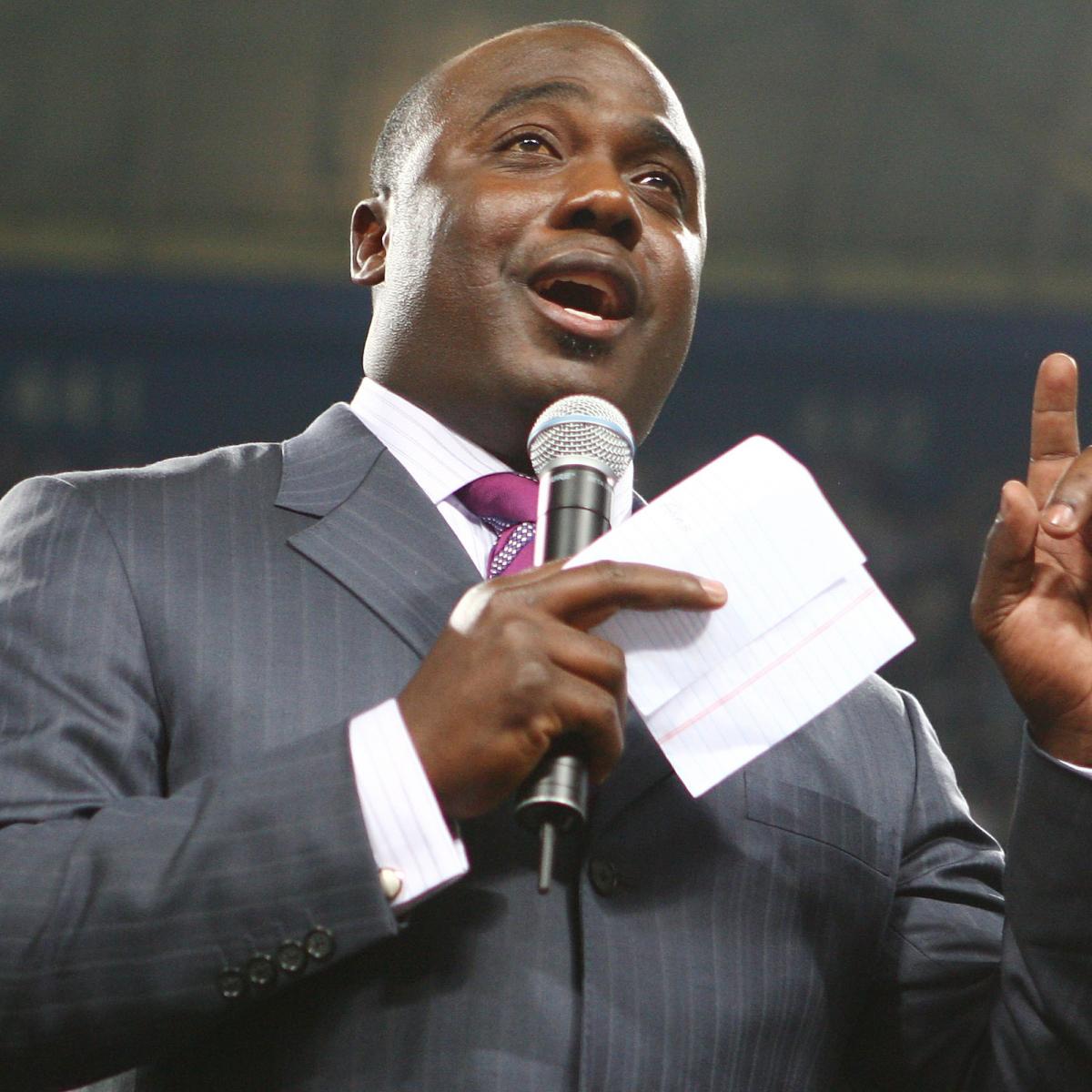 Marshall Faulk Dishes on Love of Fantasy Football and Running Back 