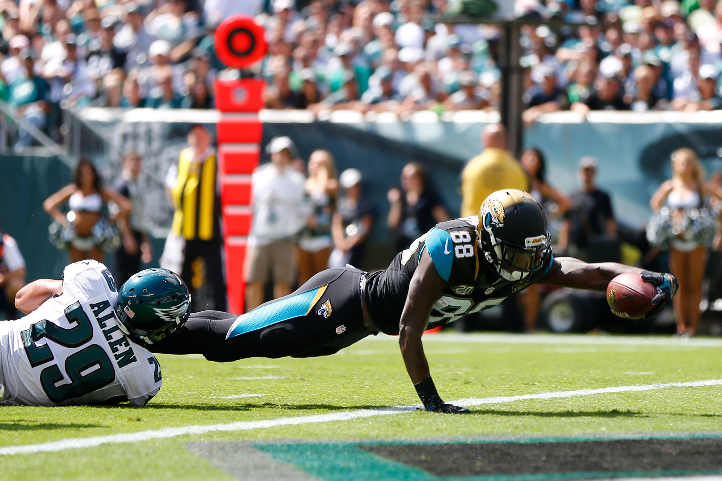 Allen Hurns, Jaguars have surprising 17-0 lead over Eagles at half 