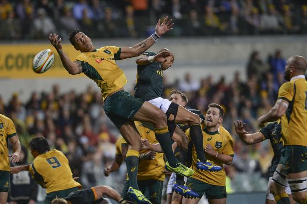 Australia's Israel Folou, center left, competes for the ball against South Africa's Cornal Hendricks, center right, in their Rugby Championship test match in Perth, Australia, Saturday, Sept. 6, 2014. (AP Photo)