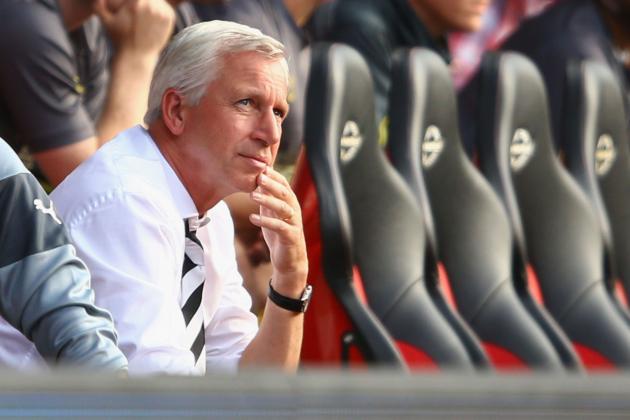 SOUTHAMPTON, ENGLAND - SEPTEMBER 13:  Alan Pardew manager of Newcastle United looks thoughtful during the Barclays Premier League match between Southampton and Newcastle United at St Mary's Stadium on September 13, 2014 in Southampton, England.  (Photo by Richard Heathcote/Getty Images)