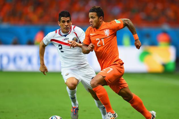 SALVADOR, BRAZIL - JULY 05: Memphis Depay of the Netherlands controls the ball against Johnny Acosta of Costa Rica during the 2014 FIFA World Cup Brazil Quarter Final match between the Netherlands and Costa Rica at Arena Fonte Nova on July 5, 2014 in Salvador, Brazil.  (Photo by Jamie McDonald/Getty Images)