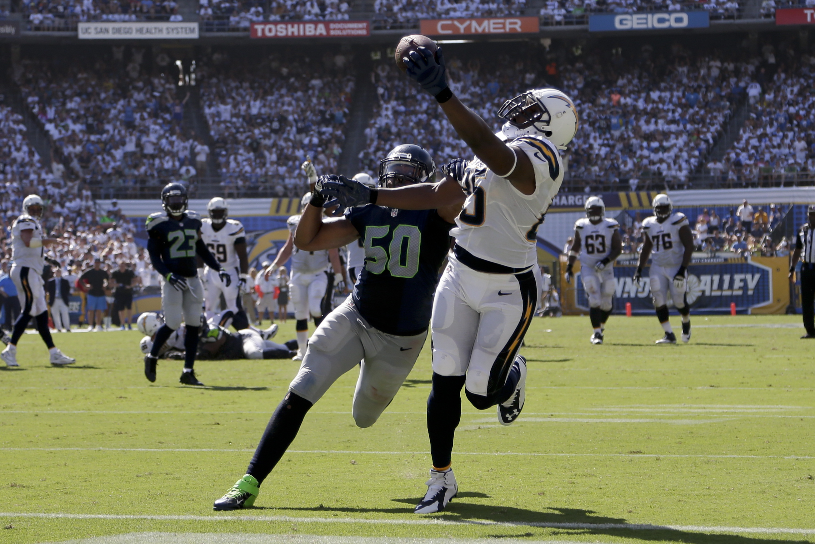 San Diego Chargers tight end Antonio Gates (85) catches a 9-yard touchdown  pass in front of Jacksonville Jaguars cornerback Davon House (31) during  the first half of an NFL football game in