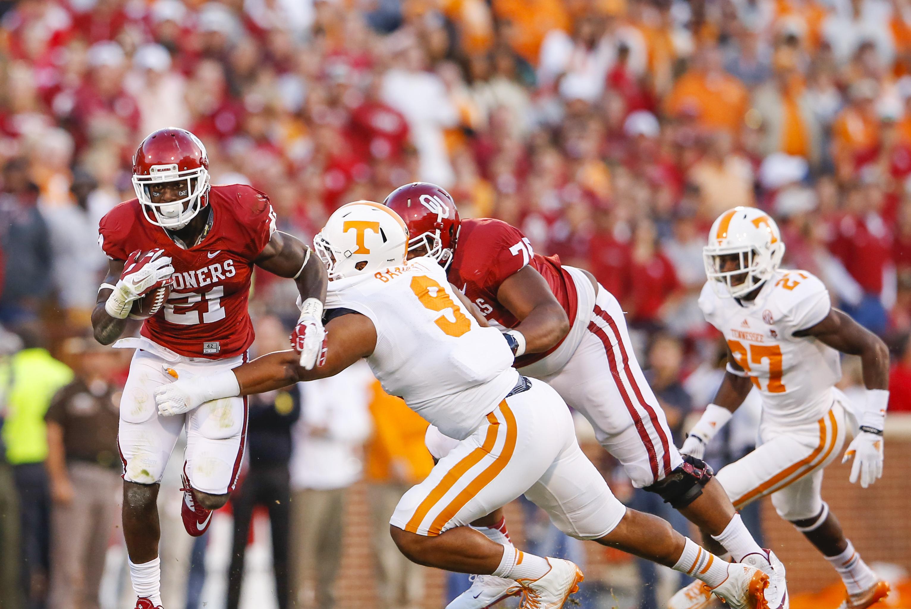 Tennessee defensive end Derek Barnett (9) during the second half