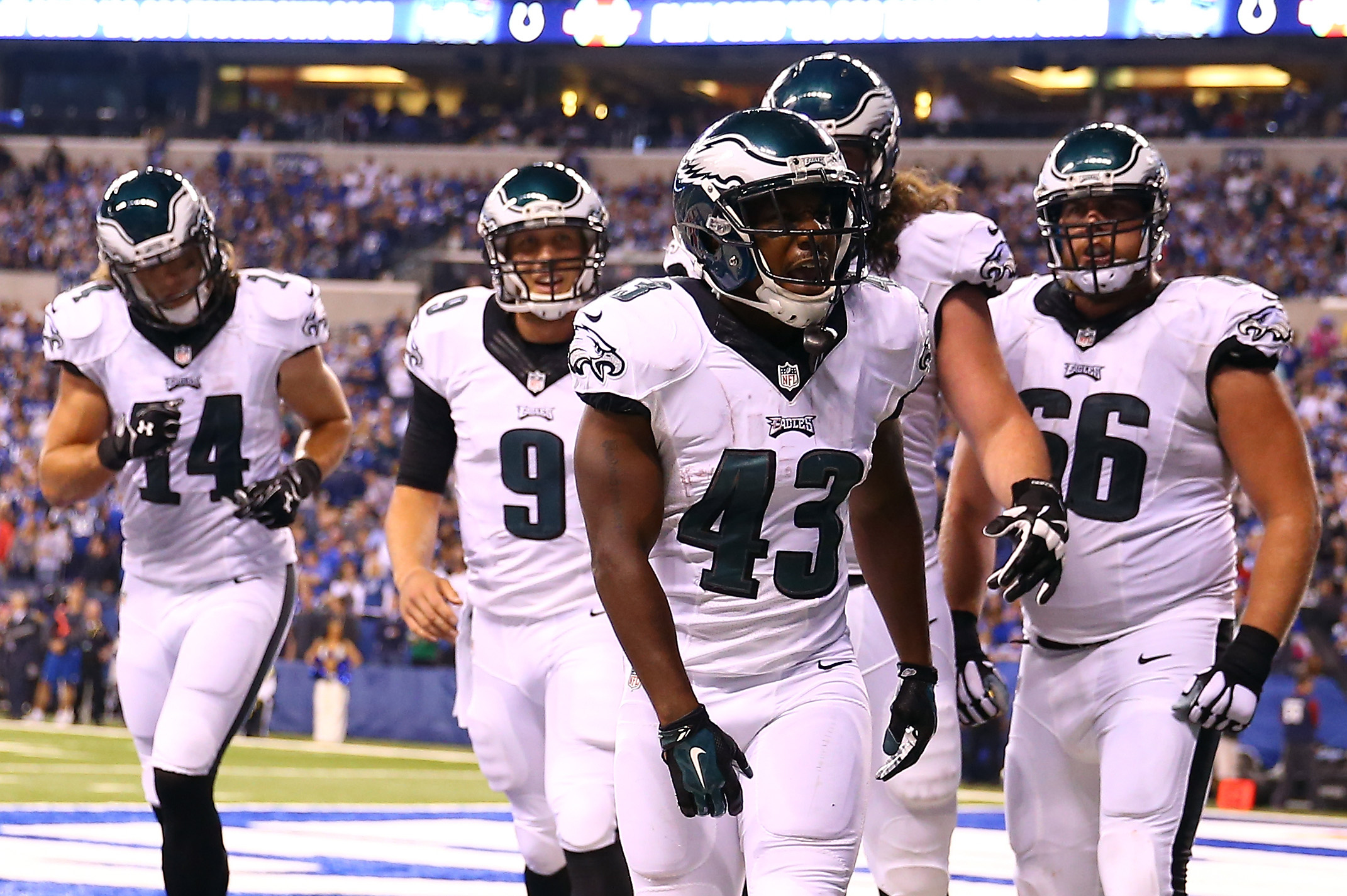 Eagles lean on 36-year-old Darren Sproles to get their ground game going in  32-27 comeback over the Redskins