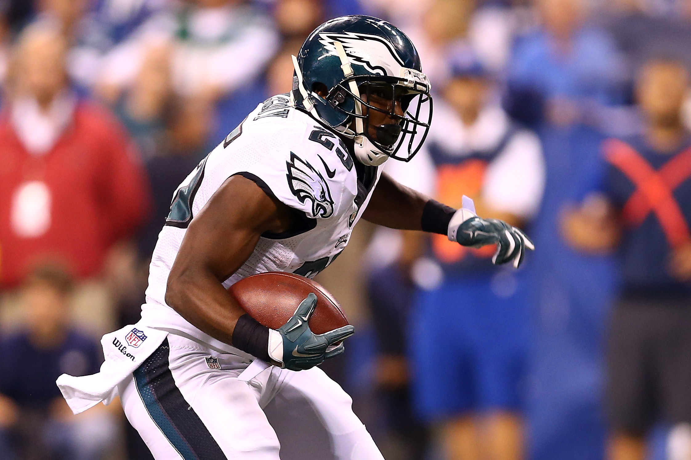 Photo: Philadelphia Eagles LeSean McCoy runs 50 yards for a Eagles  touchdown in the 4th quarter. - PHI2010112111 