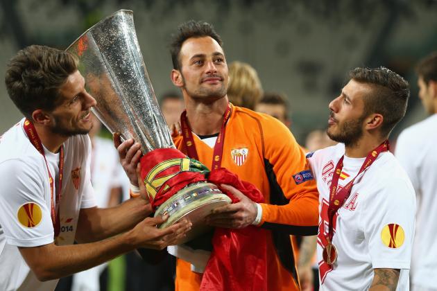 TURIN, ITALY - MAY 14:  Beto (C) of Sevilla FC holds the winners trophy alongside Daniel Carrico  (L) and Diogo Figueiras (R) after their victory in the penalty shoot out during the UEFA Europa League Final between Sevilla FC and SL Benfica at Juventus Arena on May 14, 2014 in Turin, Italy.  (Photo by Michael Steele/Getty Images)