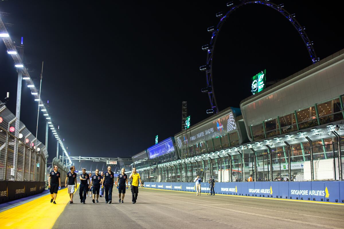 Singapore F1 Grand Prix 2014: Start Time, Lineup, TV ...