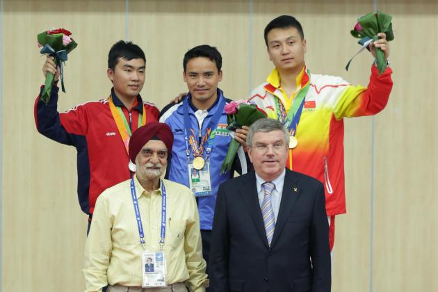 INCHEON, SOUTH KOREA - SEPTEMBER 20: Gold Medalist Rai Jitu of India (C), Silver Medalist Nguyen Hoang Phuong Veitnam (L), and Bronze Medalist Zhiwei Wang of China (R) pose with IOC President Thomas Bach after their medal ceremony in the 50m Pistol Men's event at Ongnyeon International Shooting Range during the 2014 Asian Games at on September 20, 2014 in Incheon, South Korea. (Photo by Chung Sung-Jun/Getty Images)