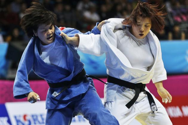 South Korea’s Jeong Gyeong-mi, in white, and North Korea’s Sol Kyong compete in the women’s -78kg judo gold medal contest at the 17th Asian Games in Incheon, South Korea, Monday, Sept. 22, 2014. Japan won the gold. (AP Photo/Dita Alangkara)