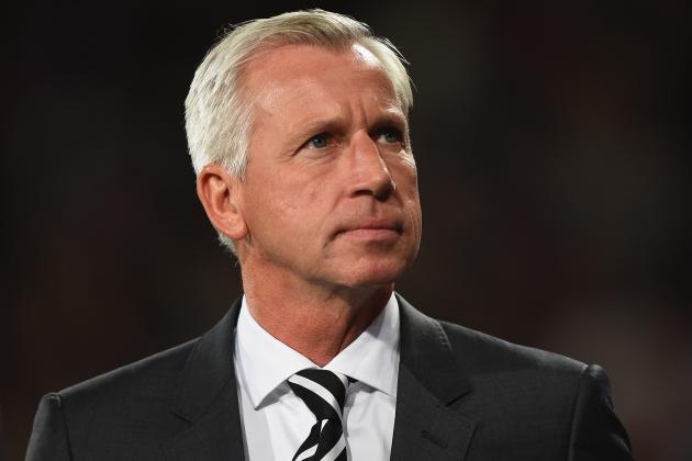 LONDON, ENGLAND - SEPTEMBER 24:  Newcastle manager Alan Pardew looks on during the Capital One Cup Third Round match between Crystal Palace and Newcastle United at Selhurst Park on September 24, 2014 in London, England.  (Photo by Mike Hewitt/Getty Images)