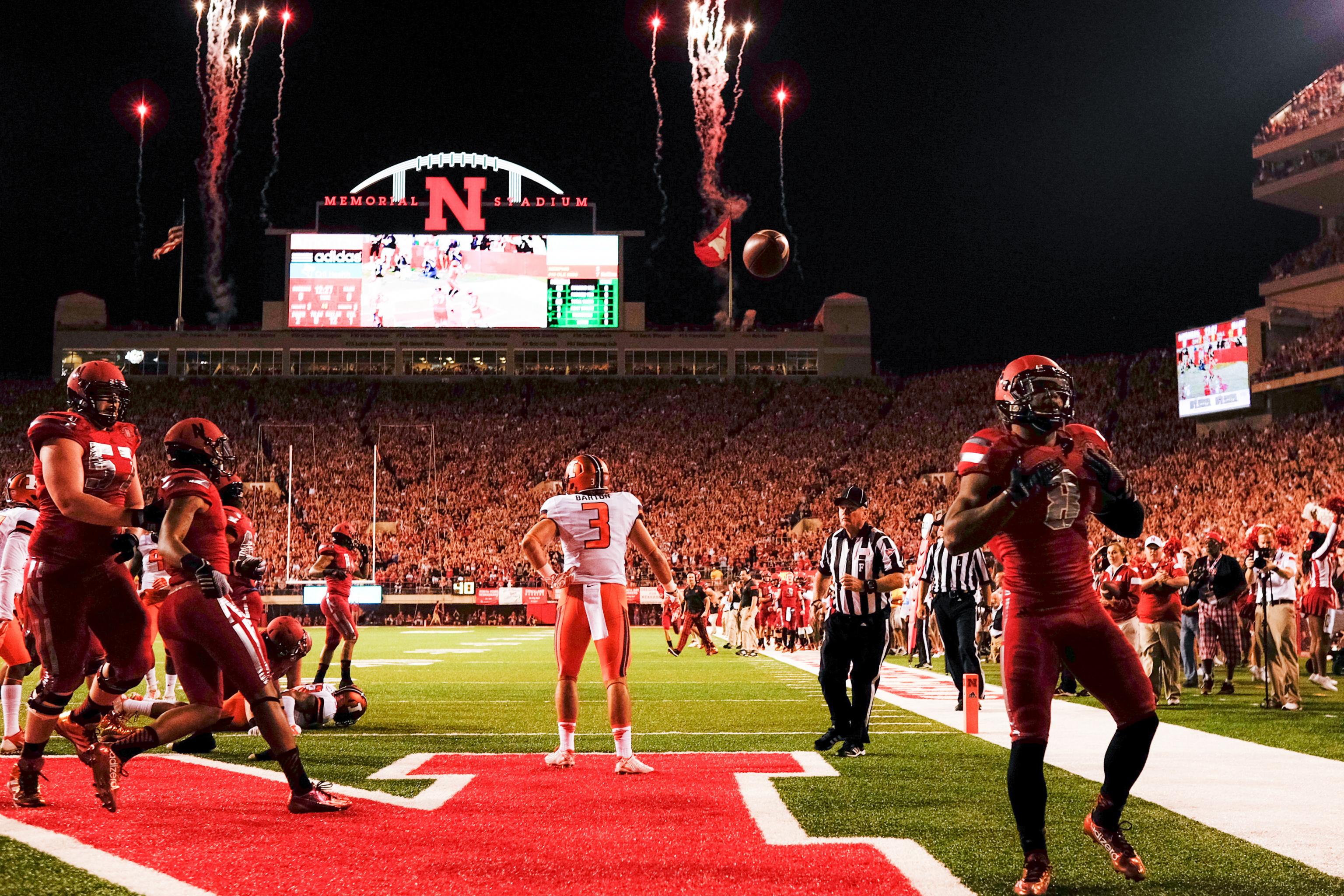 Ameer Abdullah sets Nebraska's all-purpose yards record vs. Nebraska