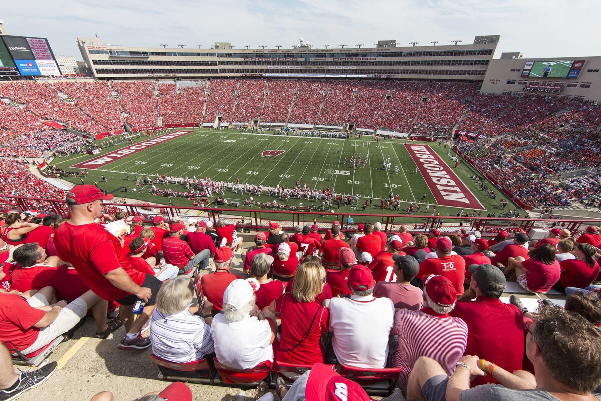 Wisconsin Badgers vs. Northwestern Wildcats Complete Game Preview
