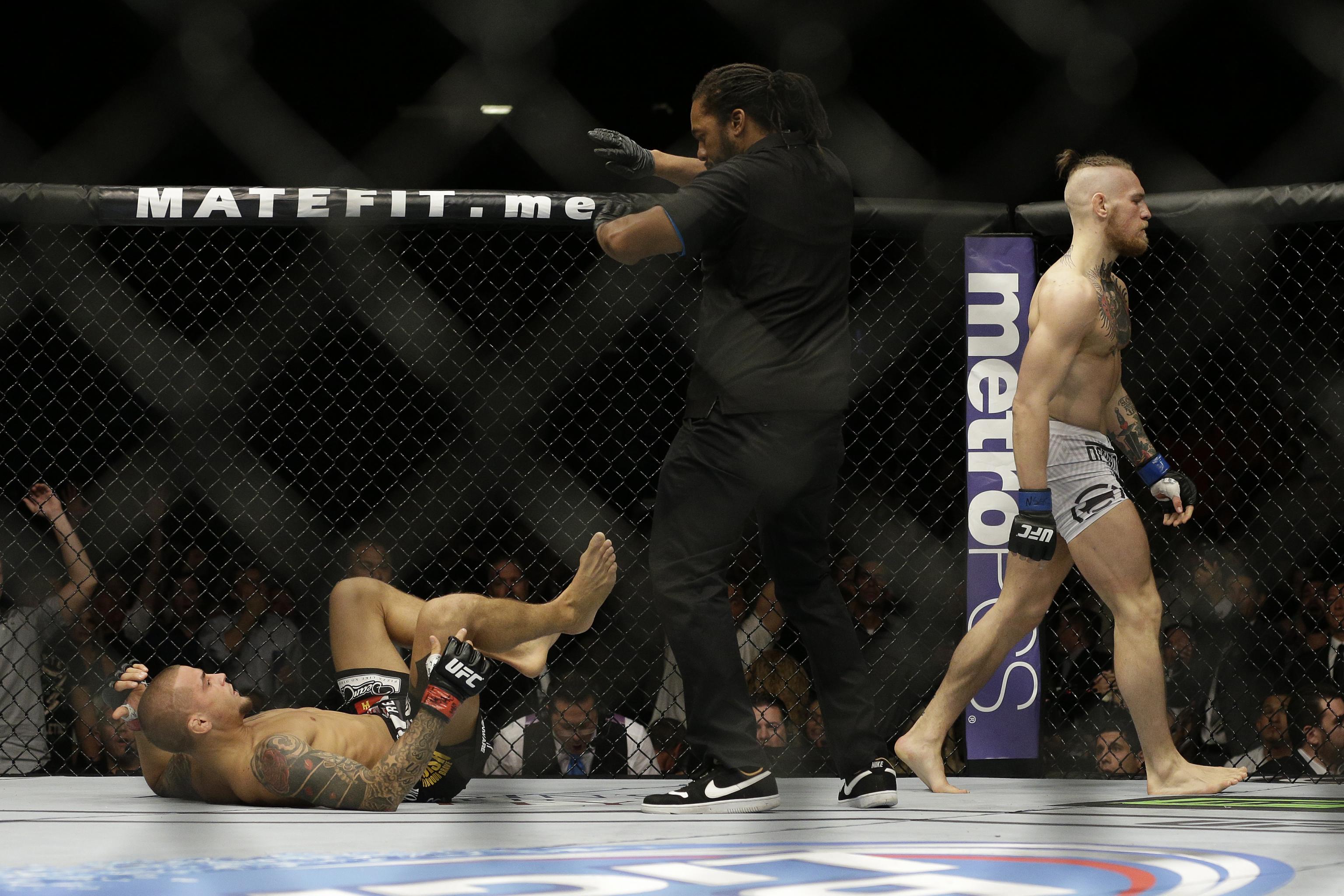 Dustin Poirier defeats Conor McGregor by knockout at UFC 257 - Los